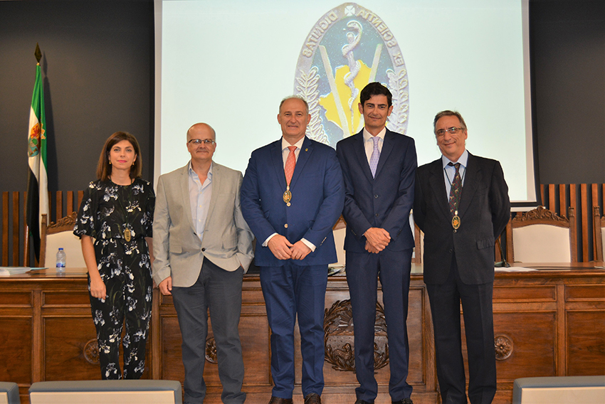 Nueva Junta de Gobierno. Dra. María Alcaide, Dr. Domingo Rosado, Dr. José Marín Sánchez, Dr. Luis Prieto y Dr. Jesús Usón.