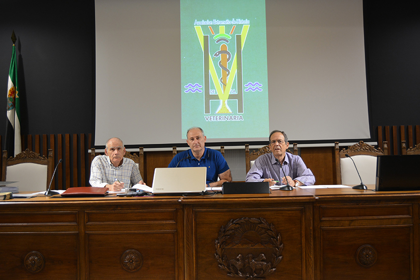 De izquierda a derecha: Dr. Rafael Calero, Dr. José Marín Sánchez y Dr. Arturo Sanabria.