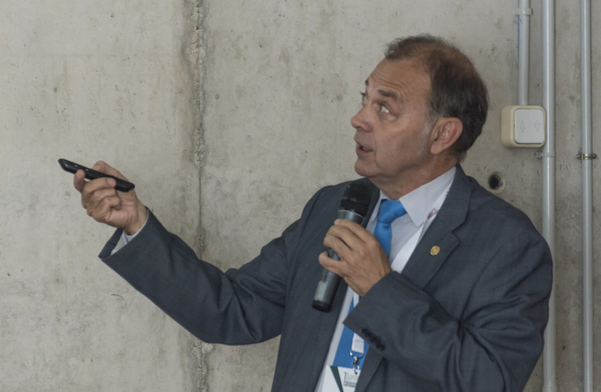 Pedro L. Lorenzo durante su intervención.