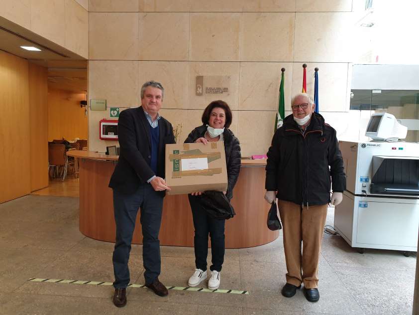 ENTREGA DE MATERIAL ALMERÍA