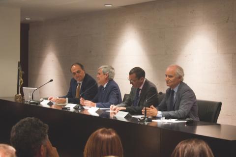 Mesa presidencial: Luis Alberto Calvo, Juan José Badiola, Valentín Almansa y Rufino Rivero.