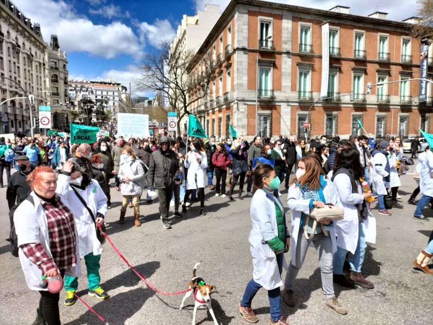 Los manifestantes llegan a la plaza de Neptuno